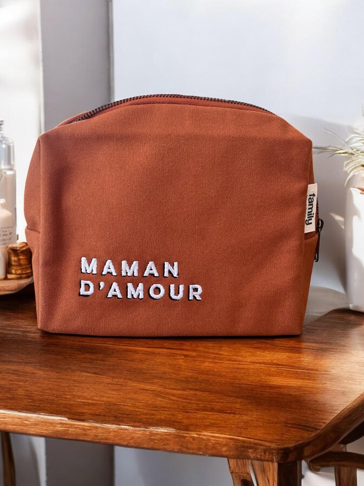 Trousse de toilette brodée MAMAN D’AMOUR cuivre
