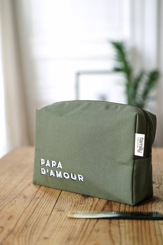 Trousse de toilette brodée PAPA D’AMOUR olive