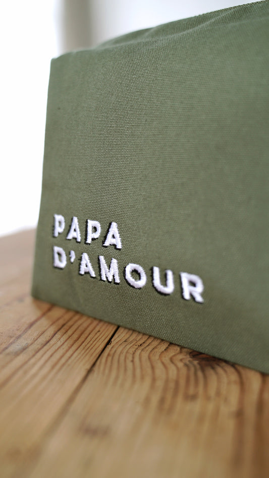 Trousse de toilette brodée PAPA D’AMOUR olive