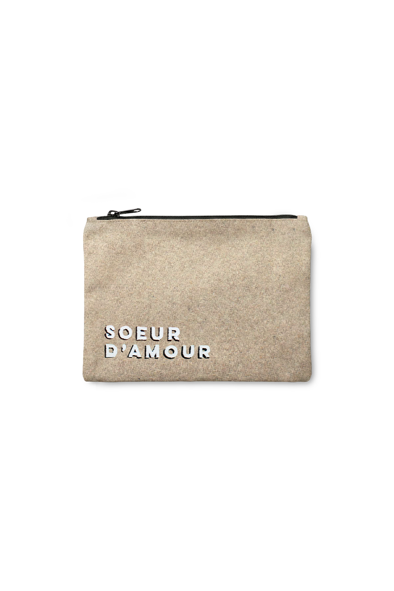 Trousse en laine brodée 'soeur d'amour' Beige