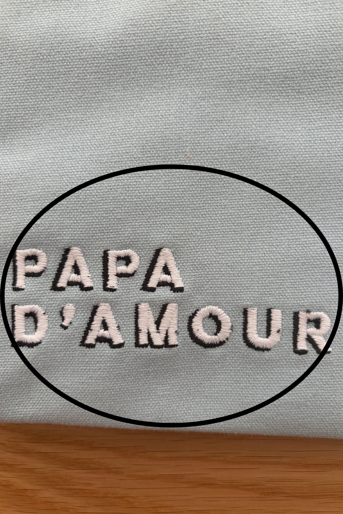 Trousse de toilette bleu ciel brodée 'papa d'amour' - DÉFAUT