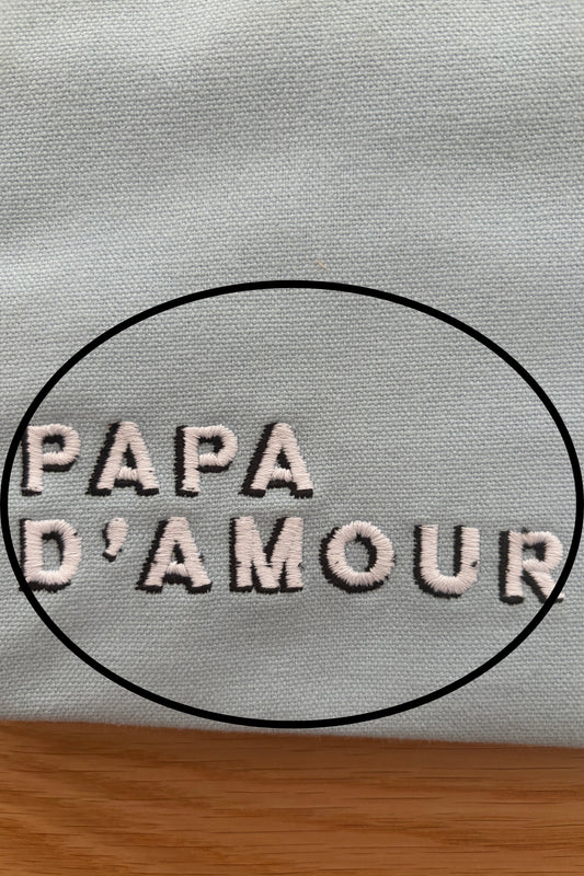 Trousse de toilette bleu ciel brodée 'papa d'amour' - DÉFAUT