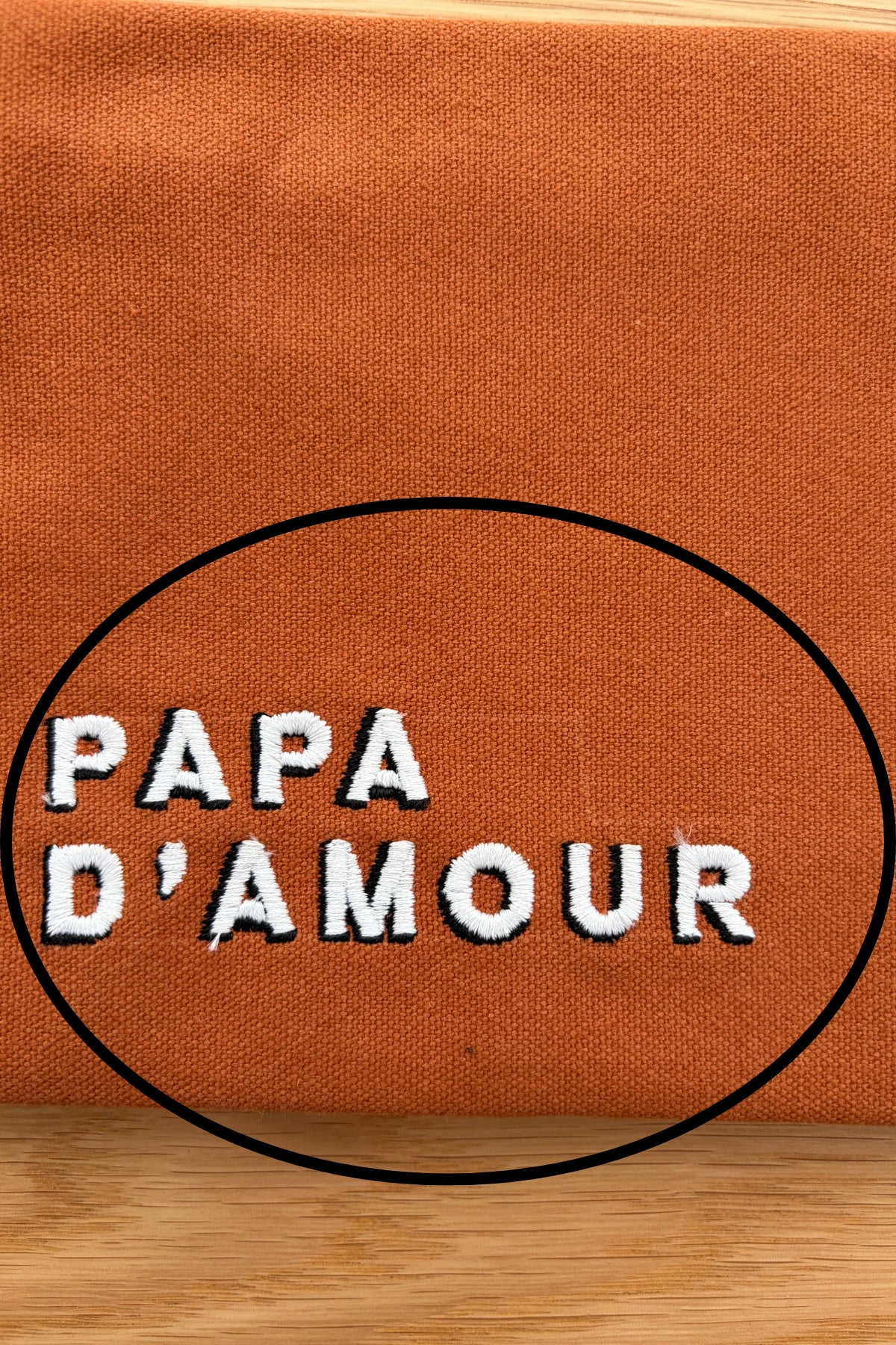 Trousse de toilette cuivre brodée 'papa d'amour' - DÉFAUT