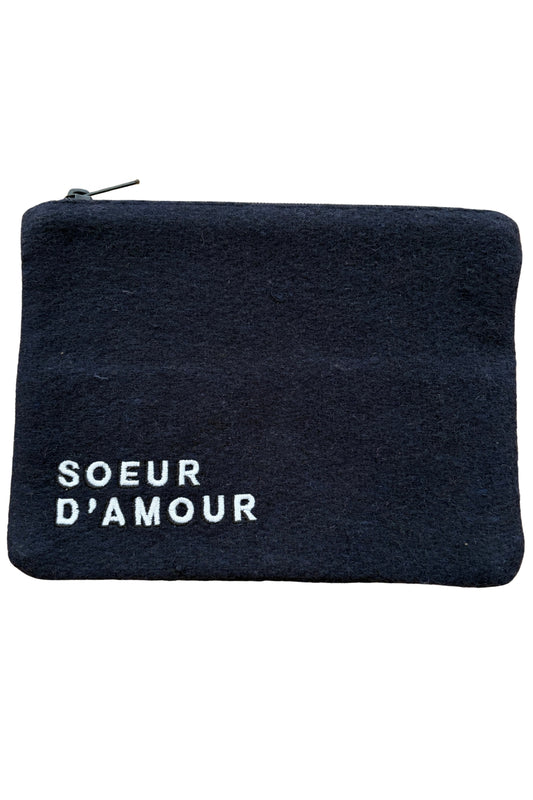 Trousse en laine brodée 'soeur d'amour' - PROTOTYPE