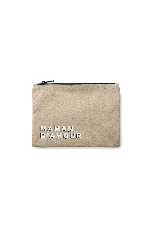 Trousse en laine brodée 'maman d'amour'